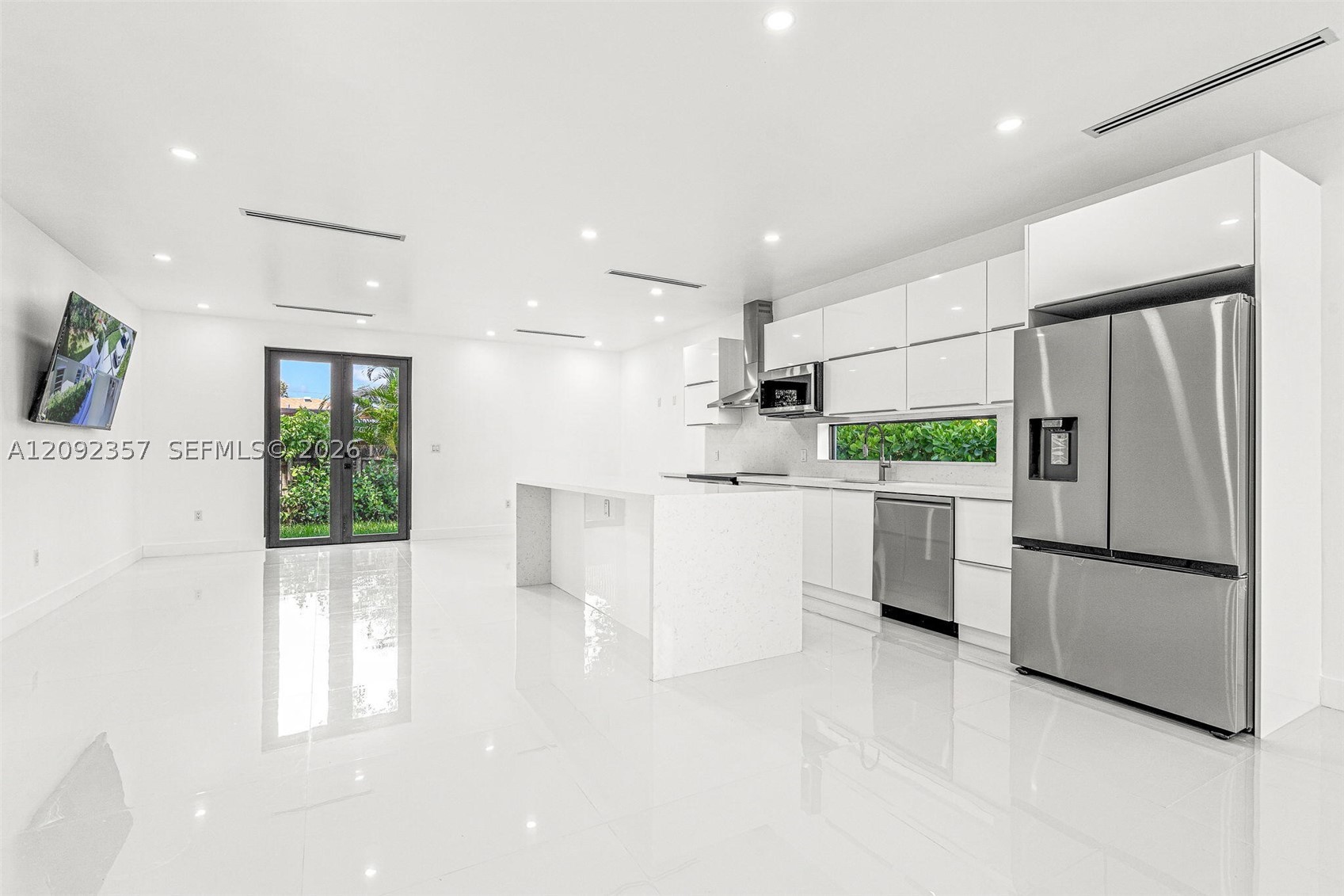 3453 NW 4th St, Miami FL 33125
