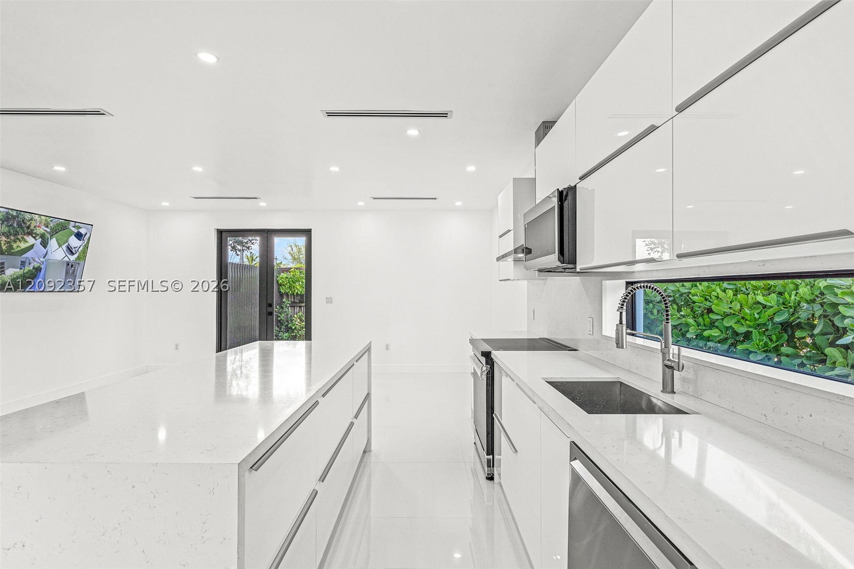3453 NW 4th St, Miami FL 33125