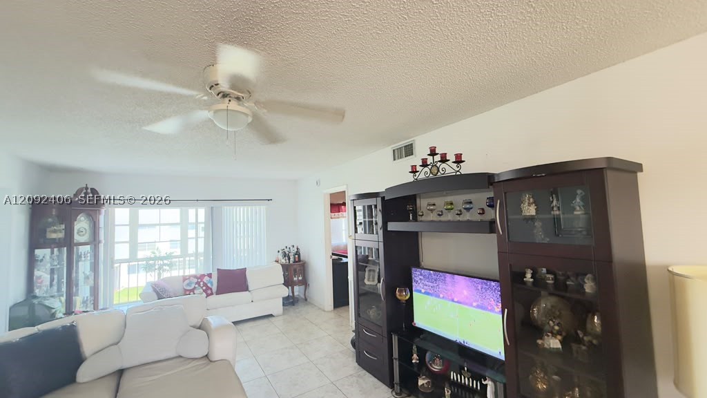 400 S Hollybrook Dr #305, Pembroke Pines FL 33025