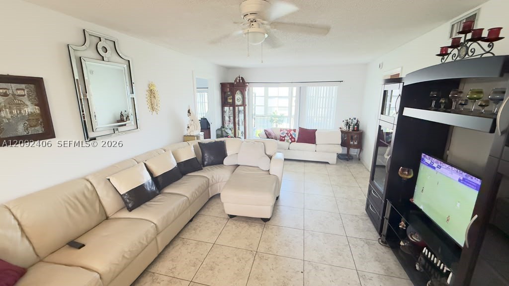 400 S Hollybrook Dr #305, Pembroke Pines FL 33025