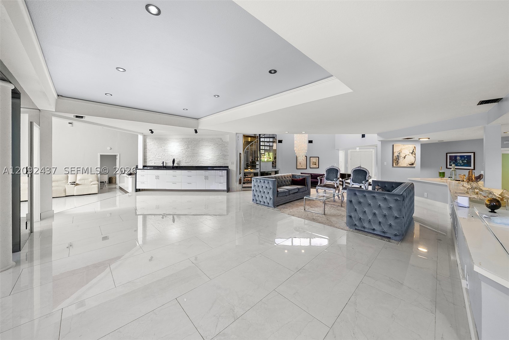 507 Palm Dr, Hallandale Beach FL 33009