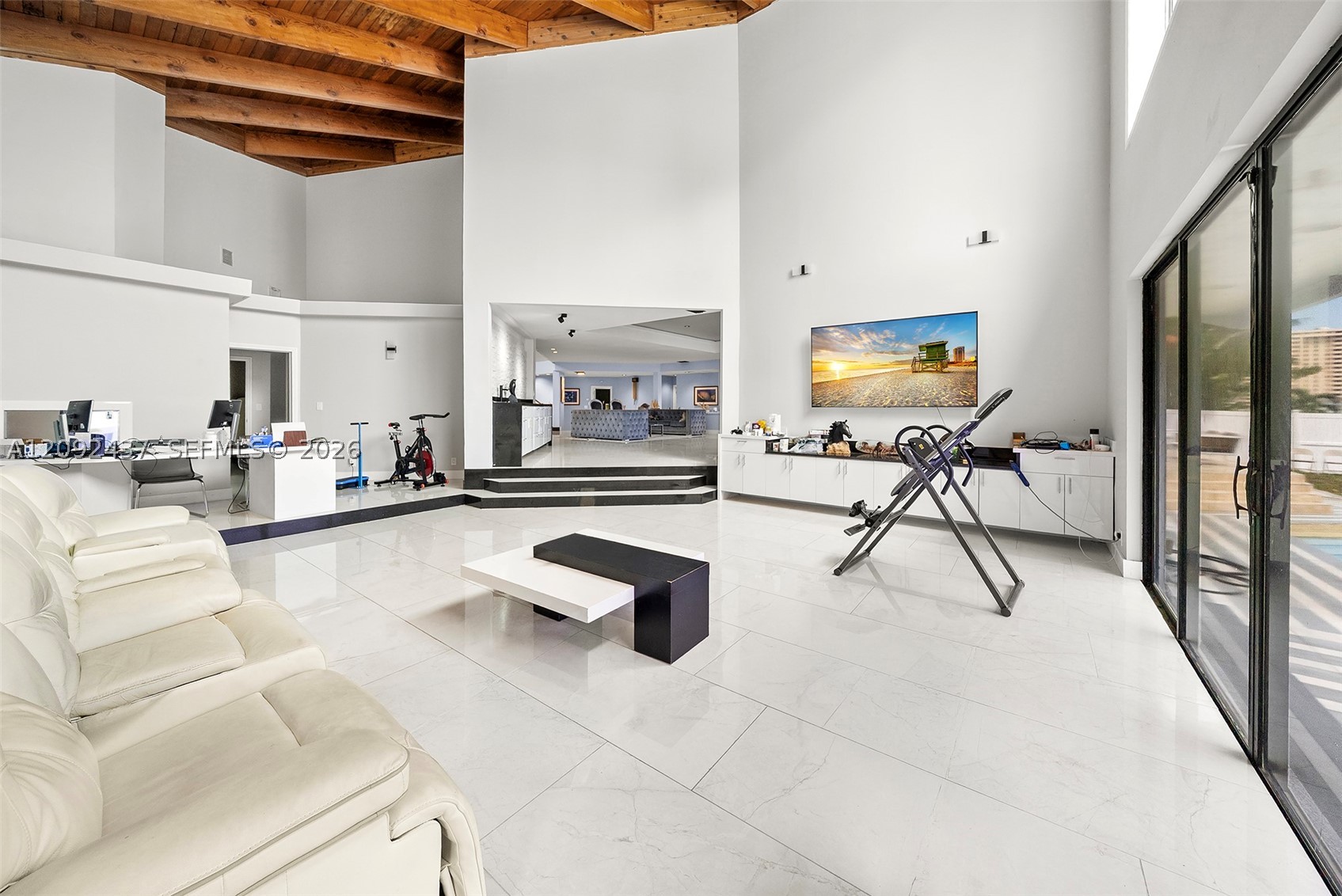507 Palm Dr, Hallandale Beach FL 33009
