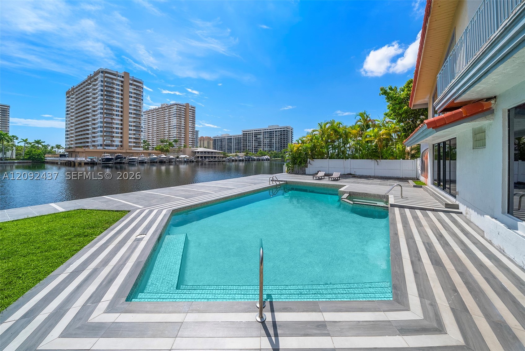 507 Palm Dr, Hallandale Beach FL 33009