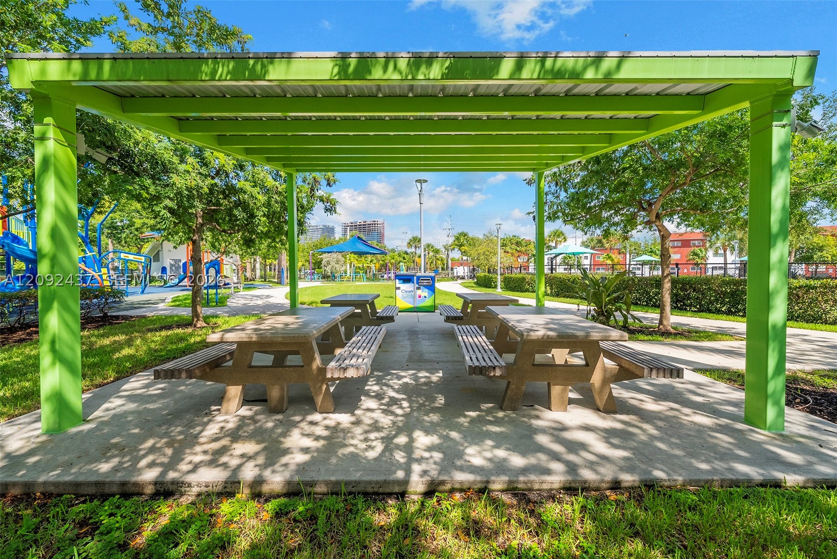 507 Palm Dr, Hallandale Beach FL 33009