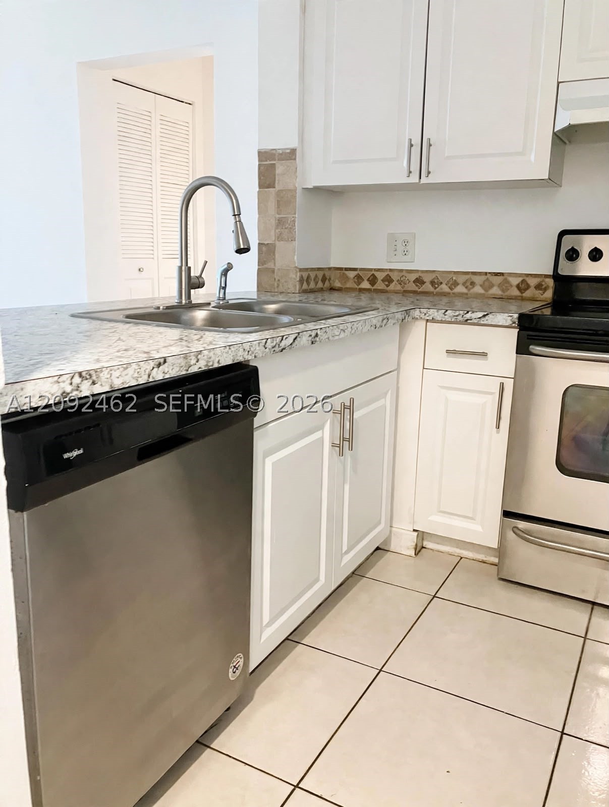 217 Lake Pointe Dr #204, Oakland Park FL 33309