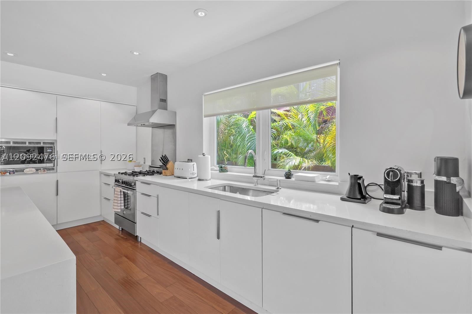1749 Bay Dr #0, Miami Beach FL 33141