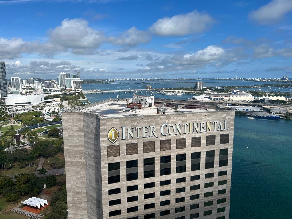 335 BISCAYNE BL #4200, Miami FL 33131