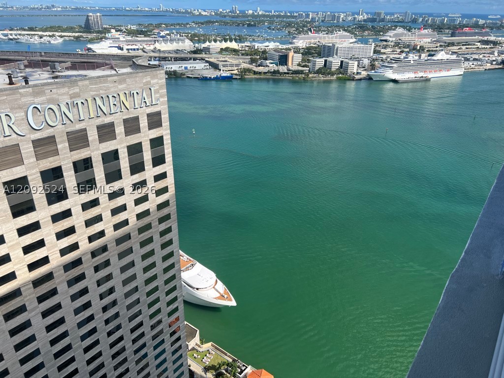 335 BISCAYNE BL #4200, Miami FL 33131
