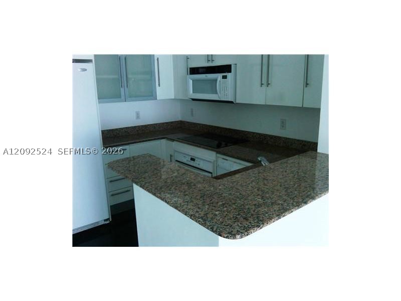 335 BISCAYNE BL #4200, Miami FL 33131
