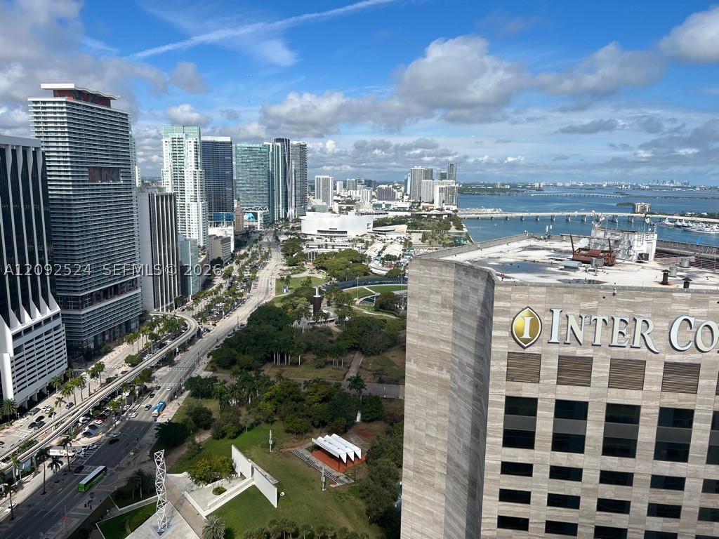 335 BISCAYNE BL #4200, Miami FL 33131