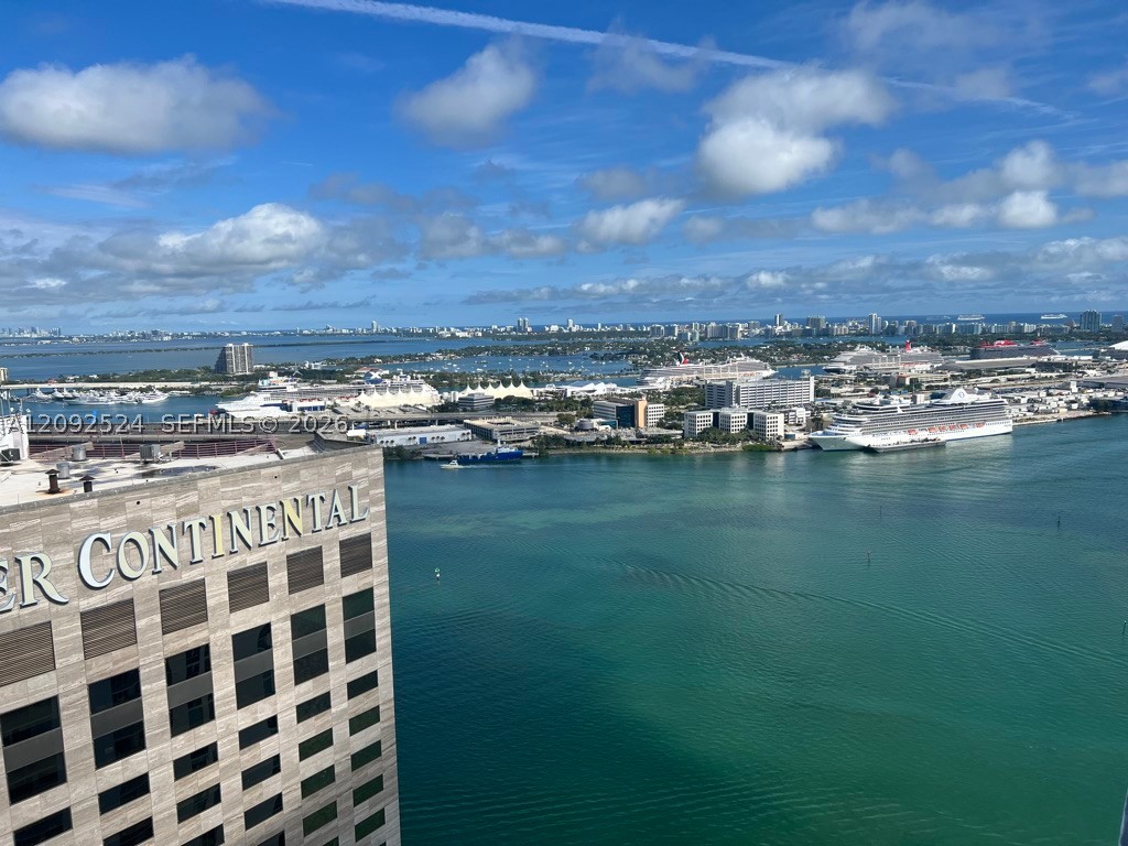 335 BISCAYNE BL #4200, Miami FL 33131