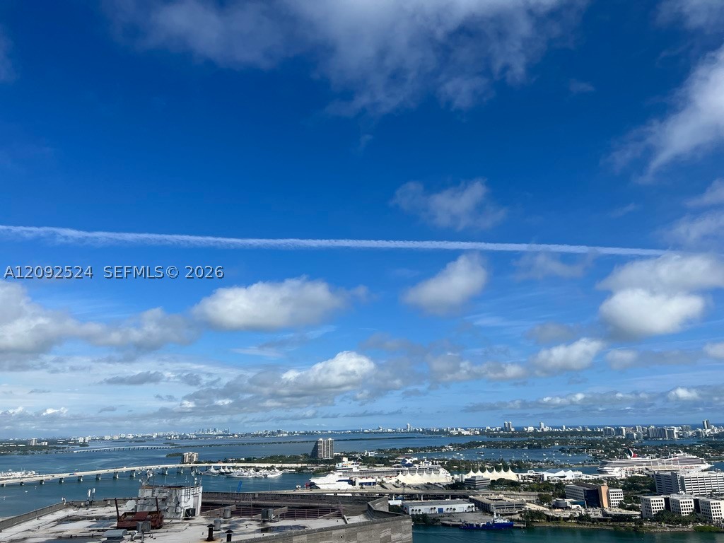 335 BISCAYNE BL #4200, Miami FL 33131
