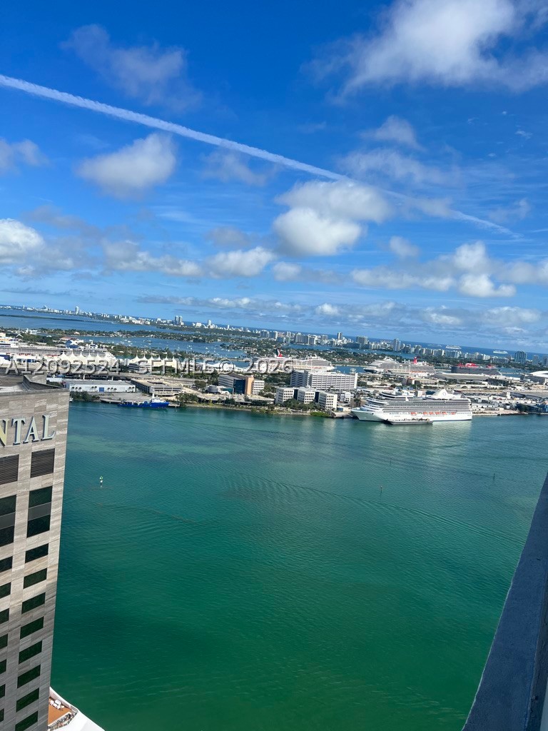 335 BISCAYNE BL #4200, Miami FL 33131