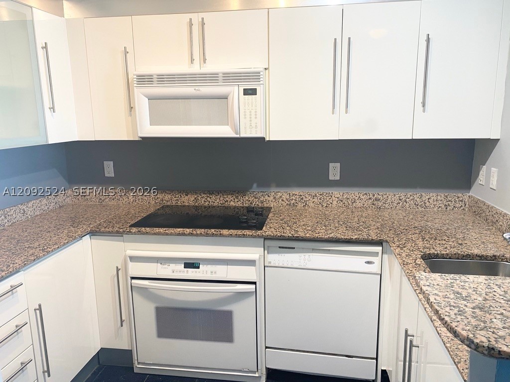 335 BISCAYNE BL #4200, Miami FL 33131