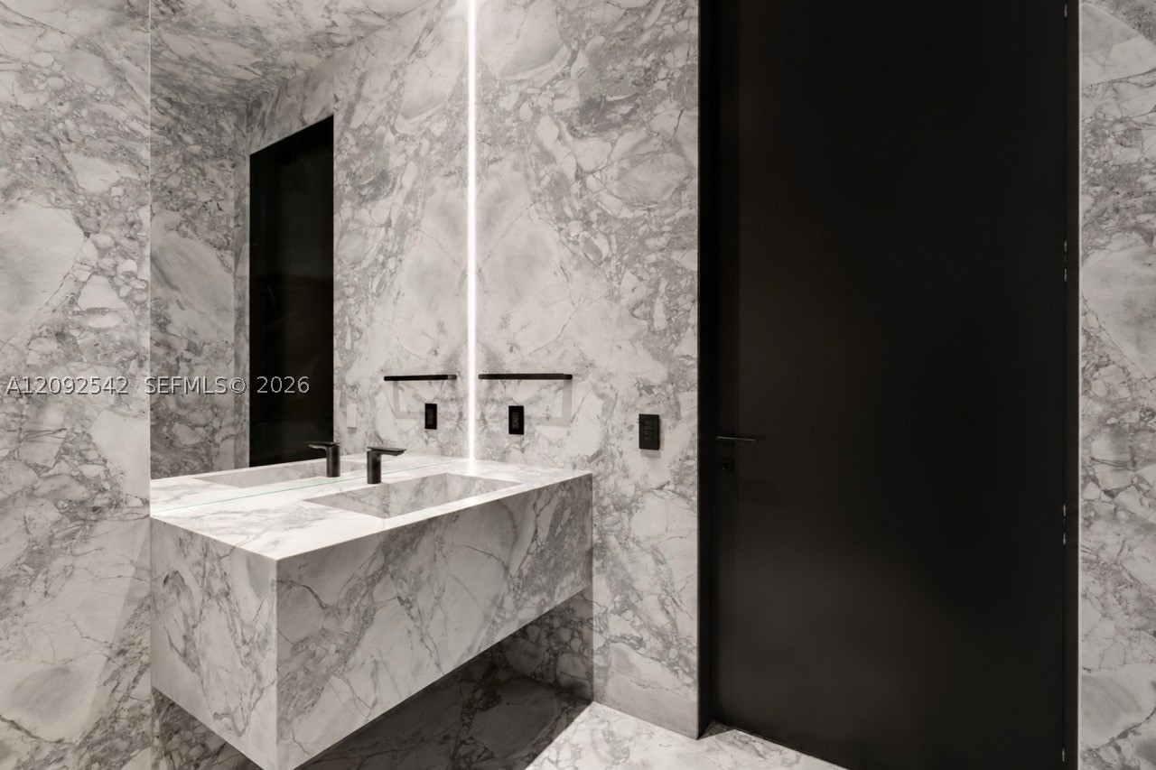 300 Biscayne Boulevard Way #5801C, Miami FL 33131