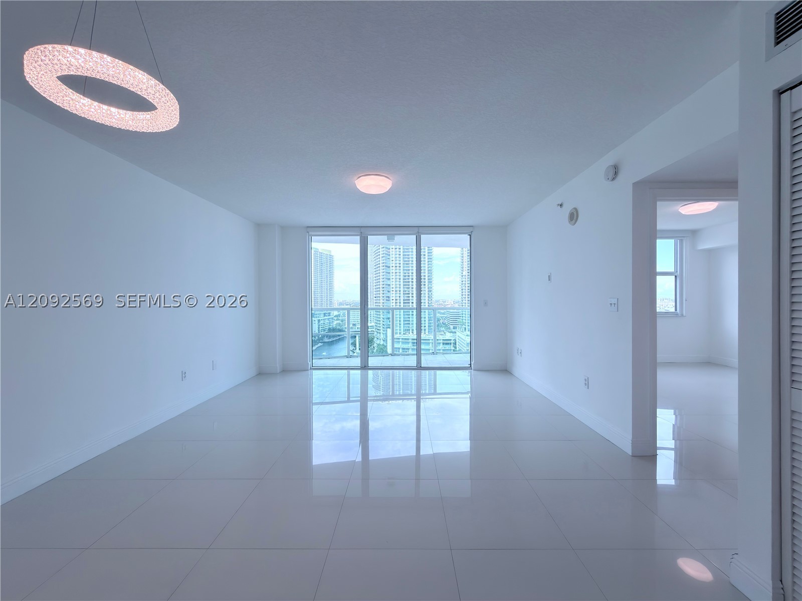 31 SE 5th St #2307, Miami FL 33131