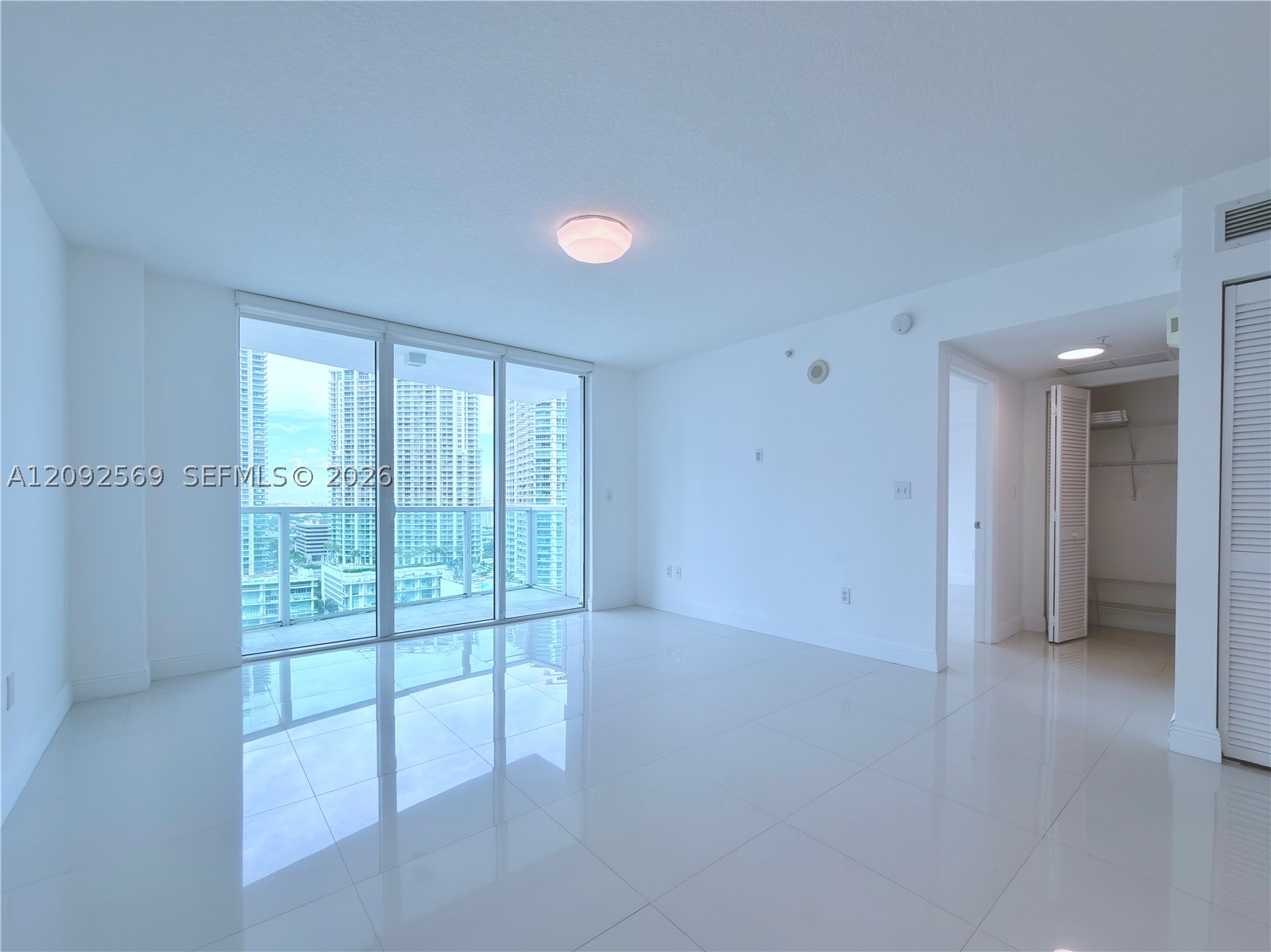 31 SE 5th St #2307, Miami FL 33131