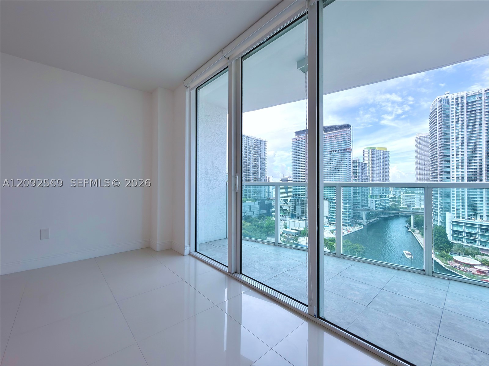 31 SE 5th St #2307, Miami FL 33131