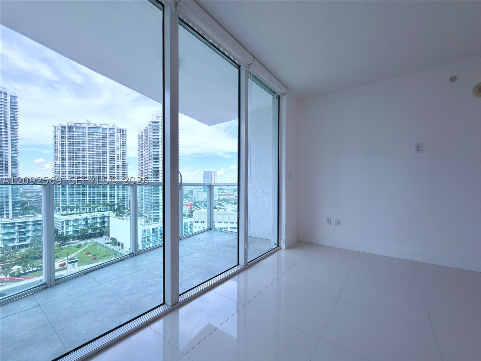 31 SE 5th St #2307, Miami FL 33131