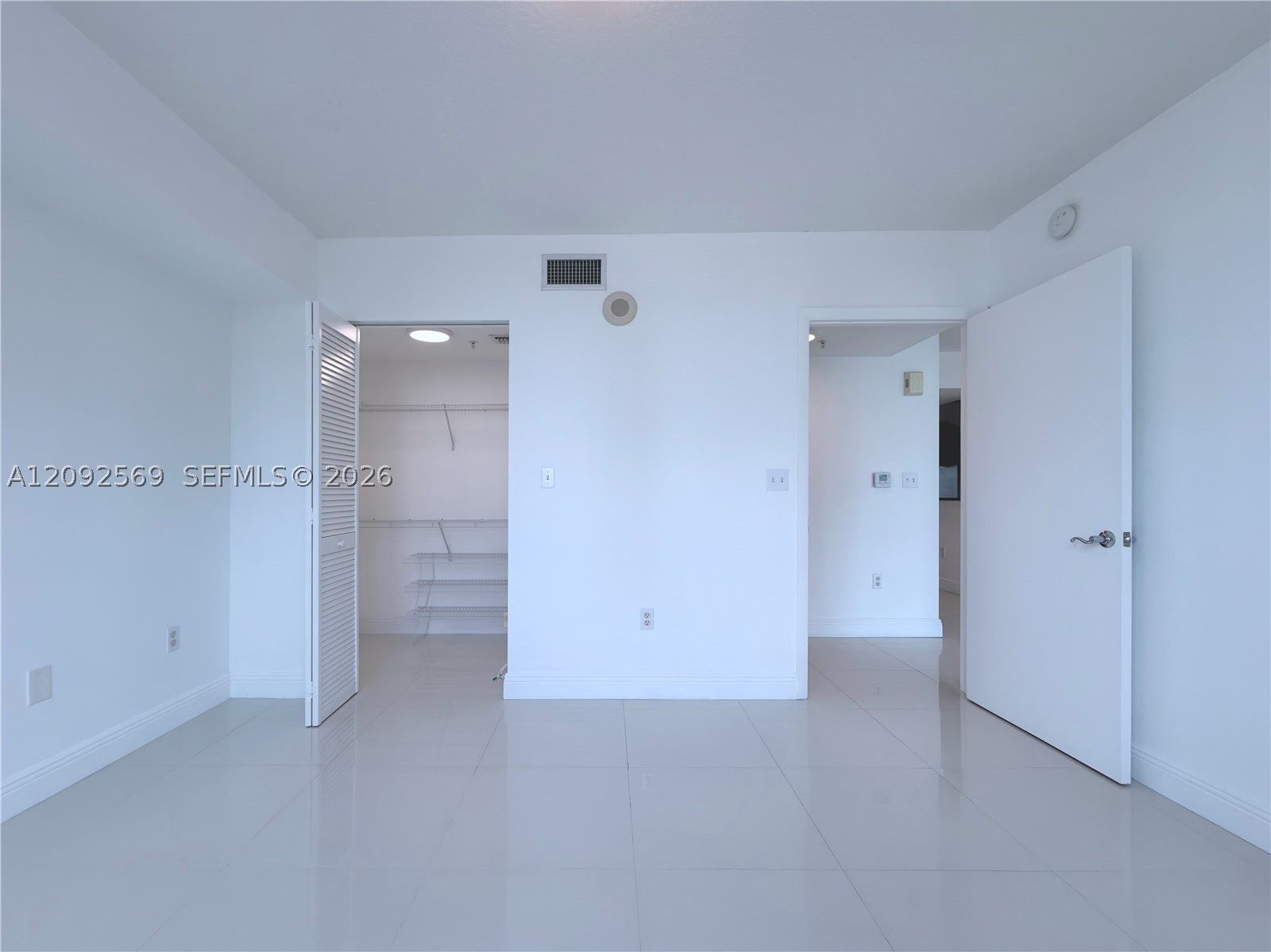 31 SE 5th St #2307, Miami FL 33131