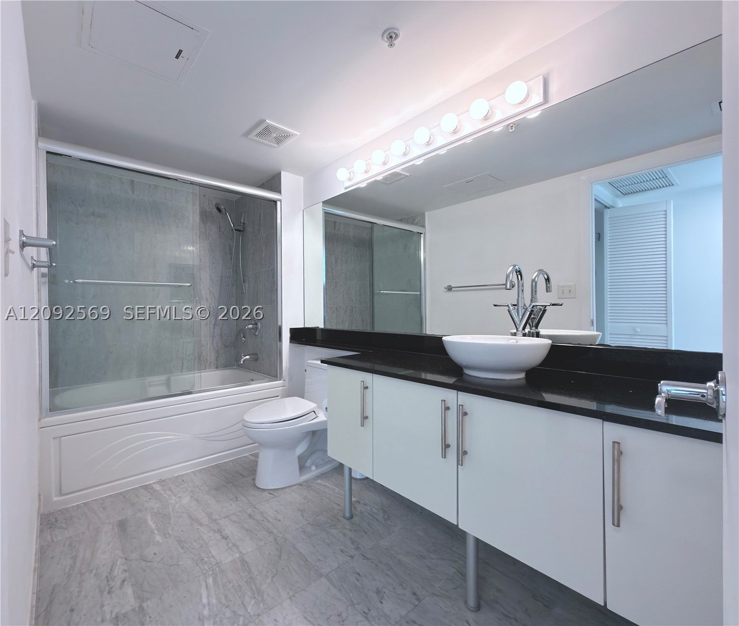 31 SE 5th St #2307, Miami FL 33131