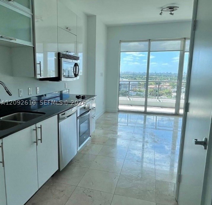 60 SW 13th St #1411, Miami FL 33130