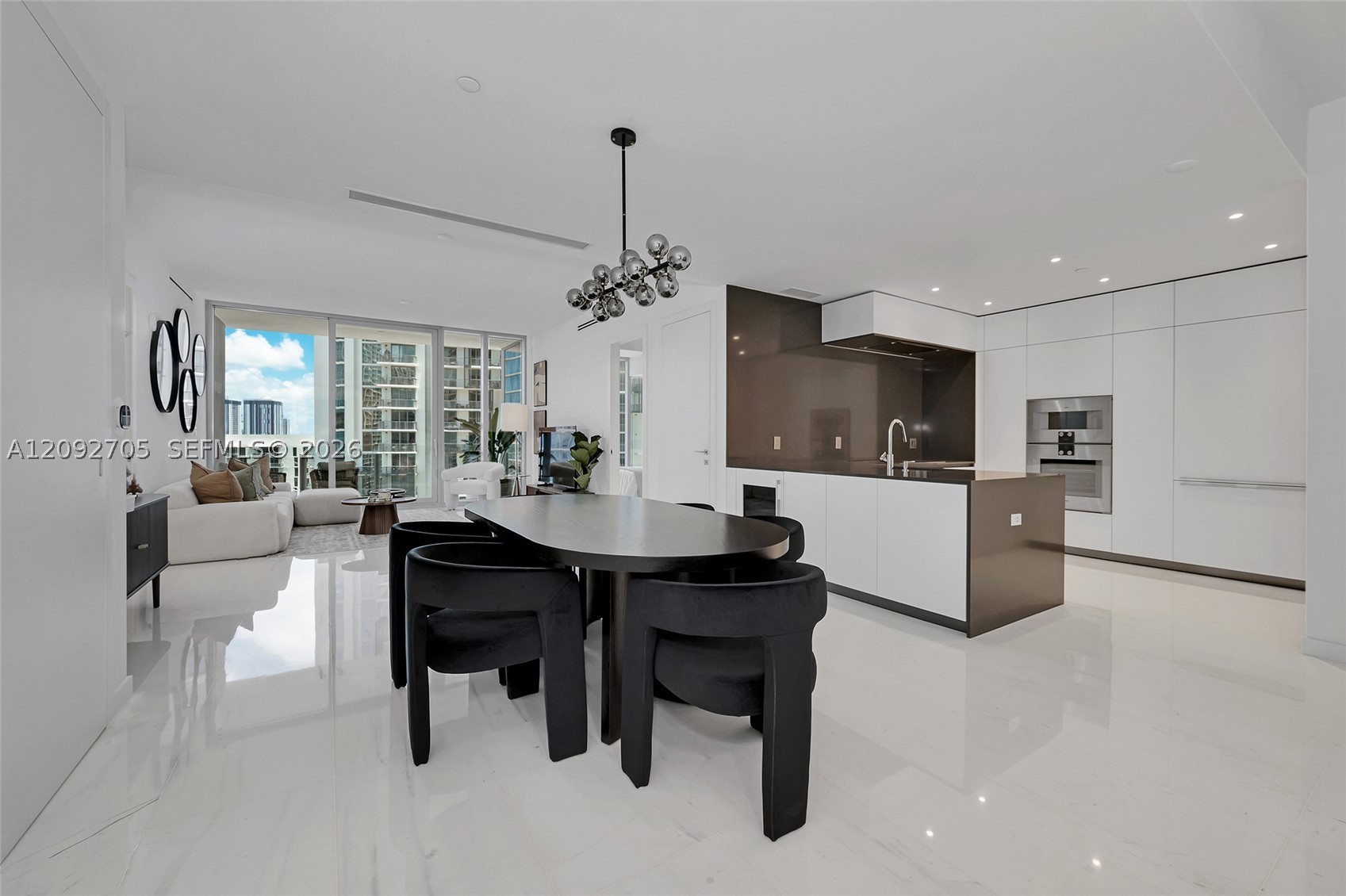 300 Biscayne Blvd Way #2809, Miami FL 33131