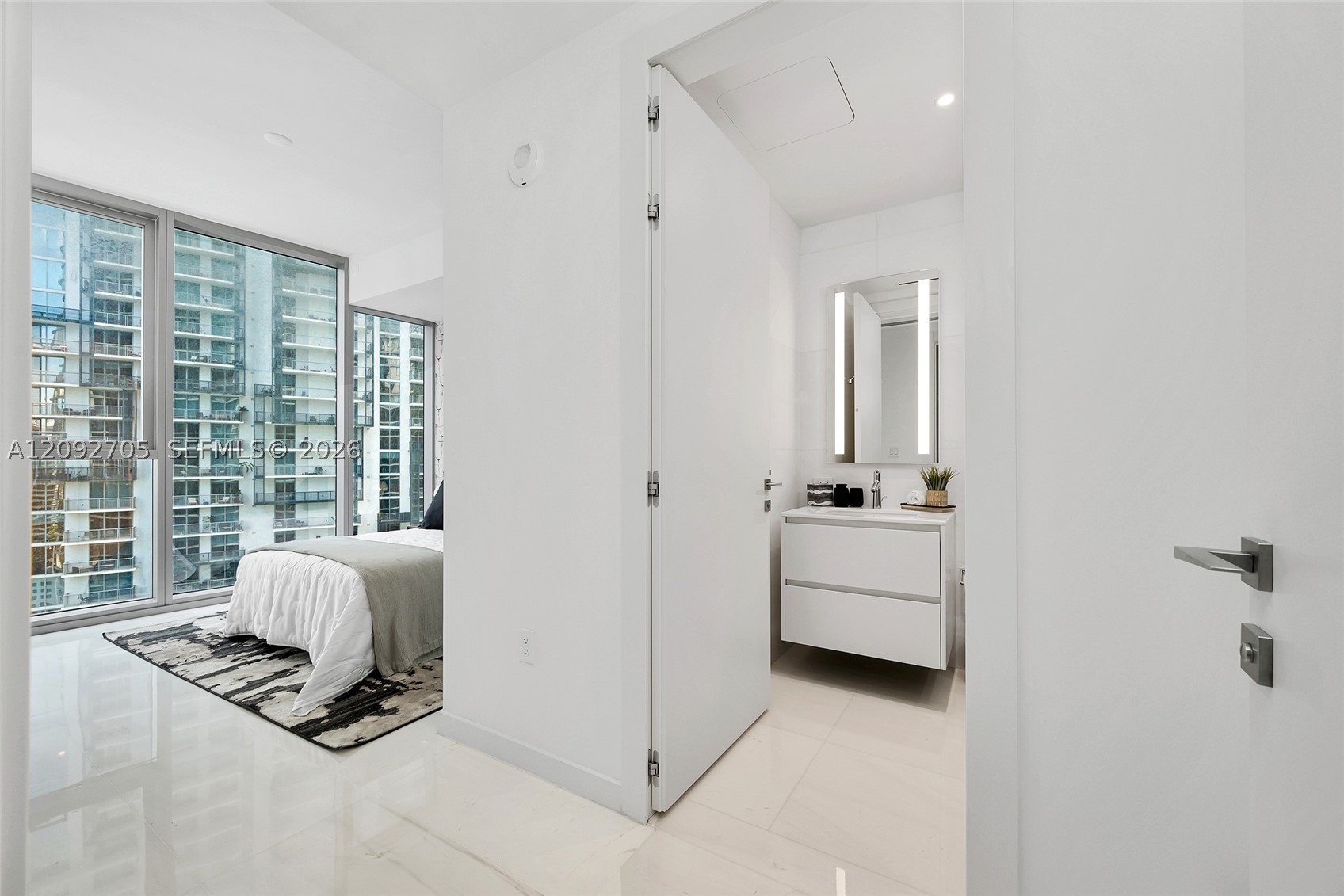 300 Biscayne Blvd Way #2809, Miami FL 33131