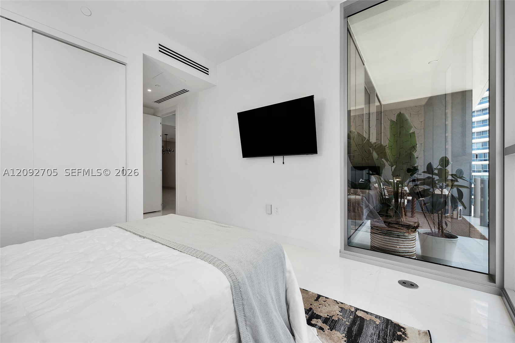 300 Biscayne Blvd Way #2809, Miami FL 33131