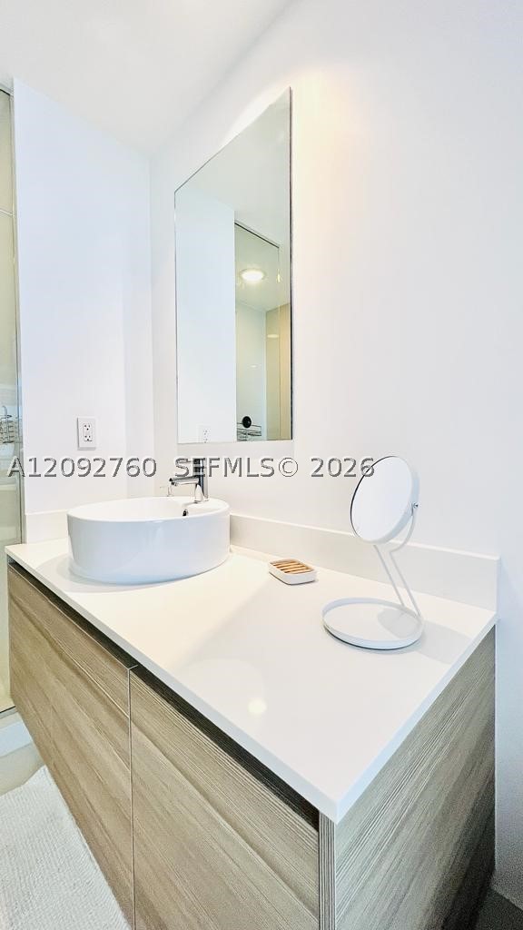 121 NE 34th St #2001, Miami FL 33137