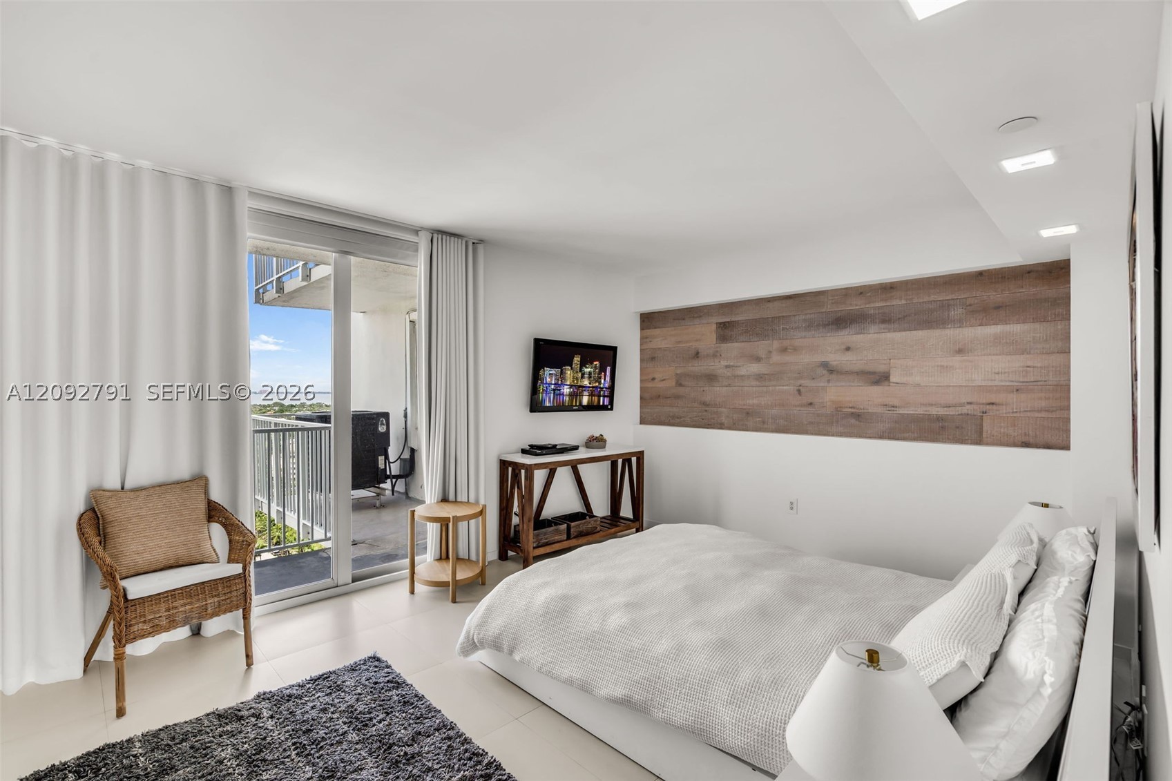 881 Ocean Dr #20E, Key Biscayne FL 33149