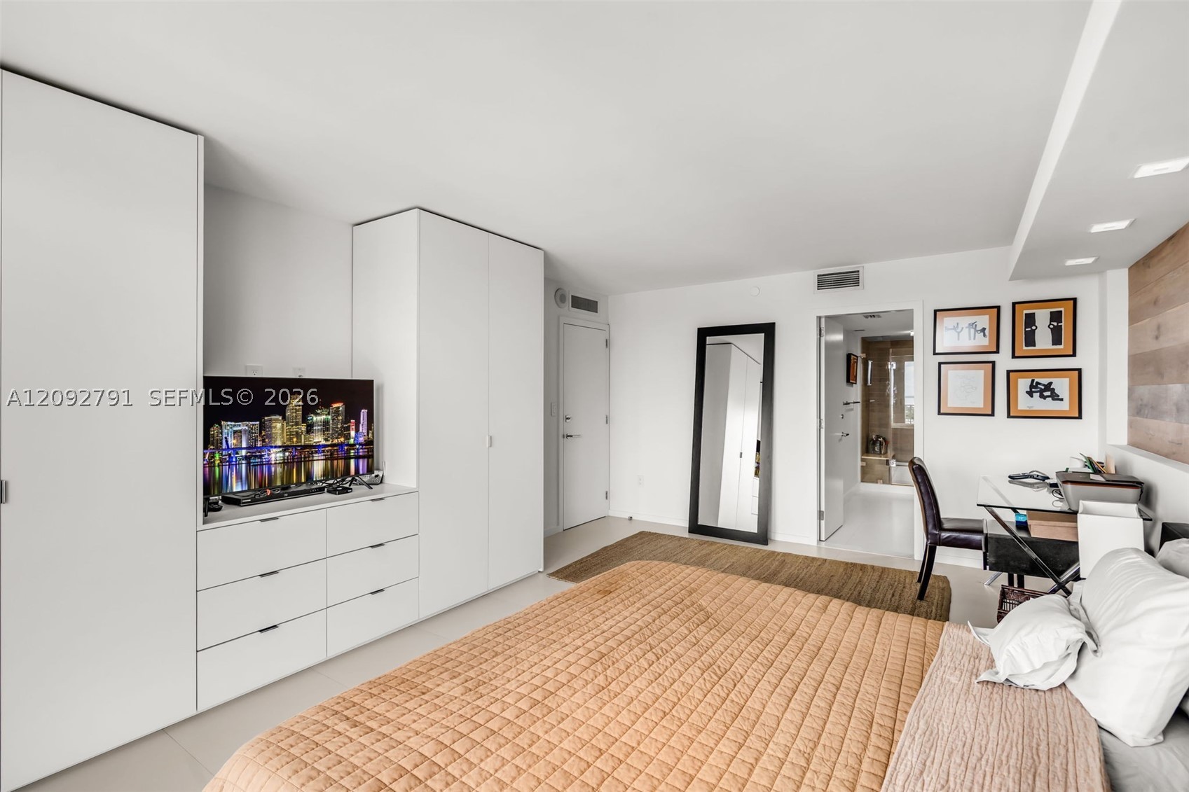 881 Ocean Dr #20E, Key Biscayne FL 33149