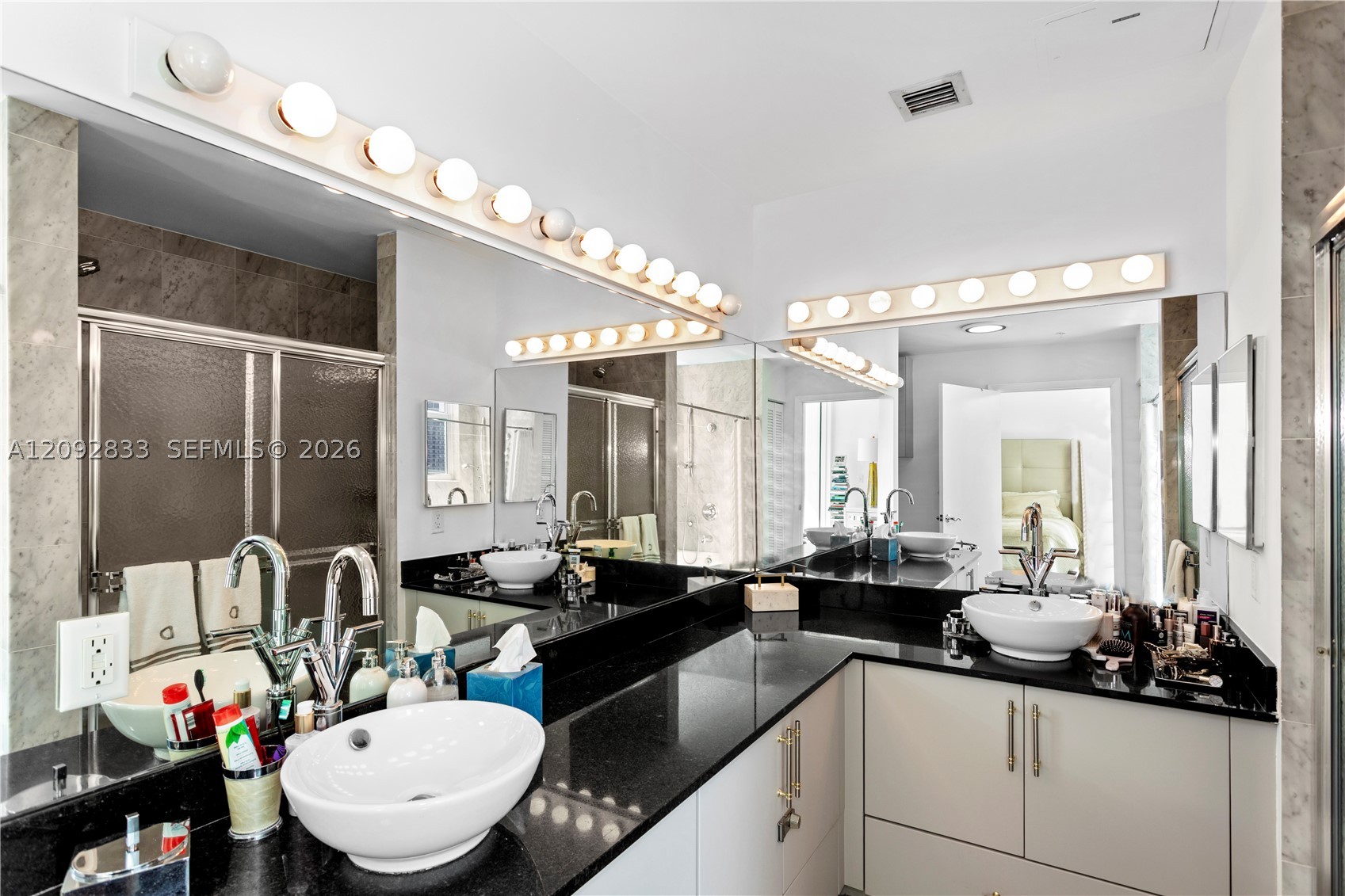 31 SE 5th St #4018, Miami FL 33131