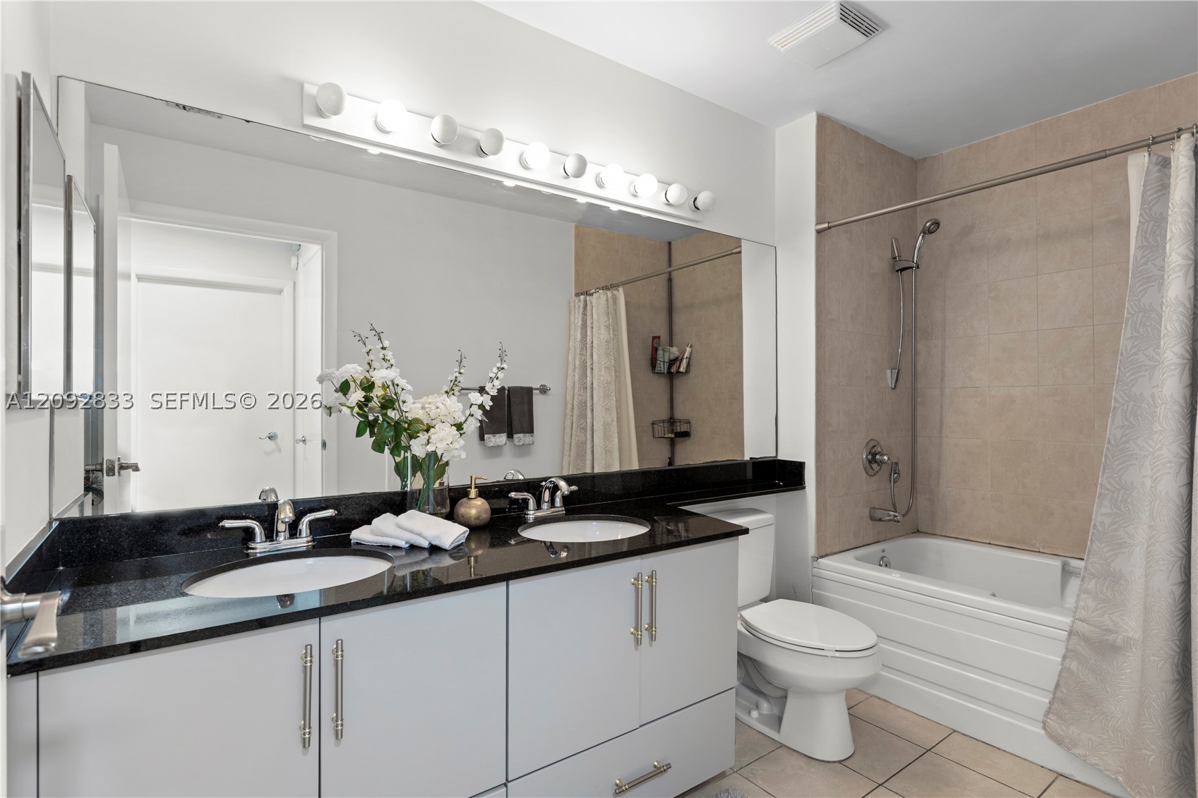 31 SE 5th St #4018, Miami FL 33131