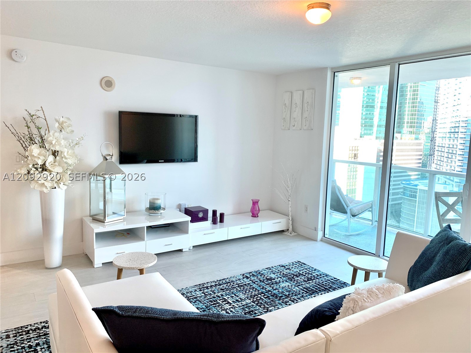 31 SE 5th St #2806, Miami FL 33131