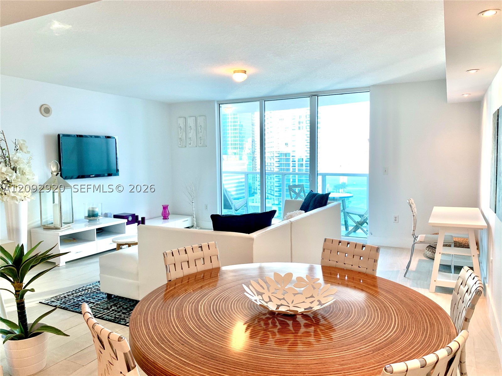 31 SE 5th St #2806, Miami FL 33131