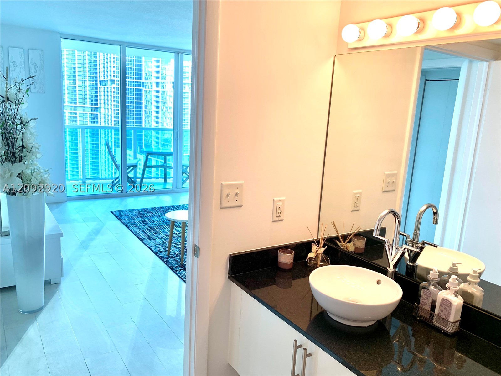 31 SE 5th St #2806, Miami FL 33131
