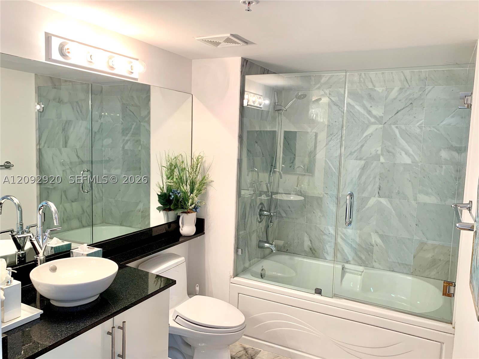 31 SE 5th St #2806, Miami FL 33131