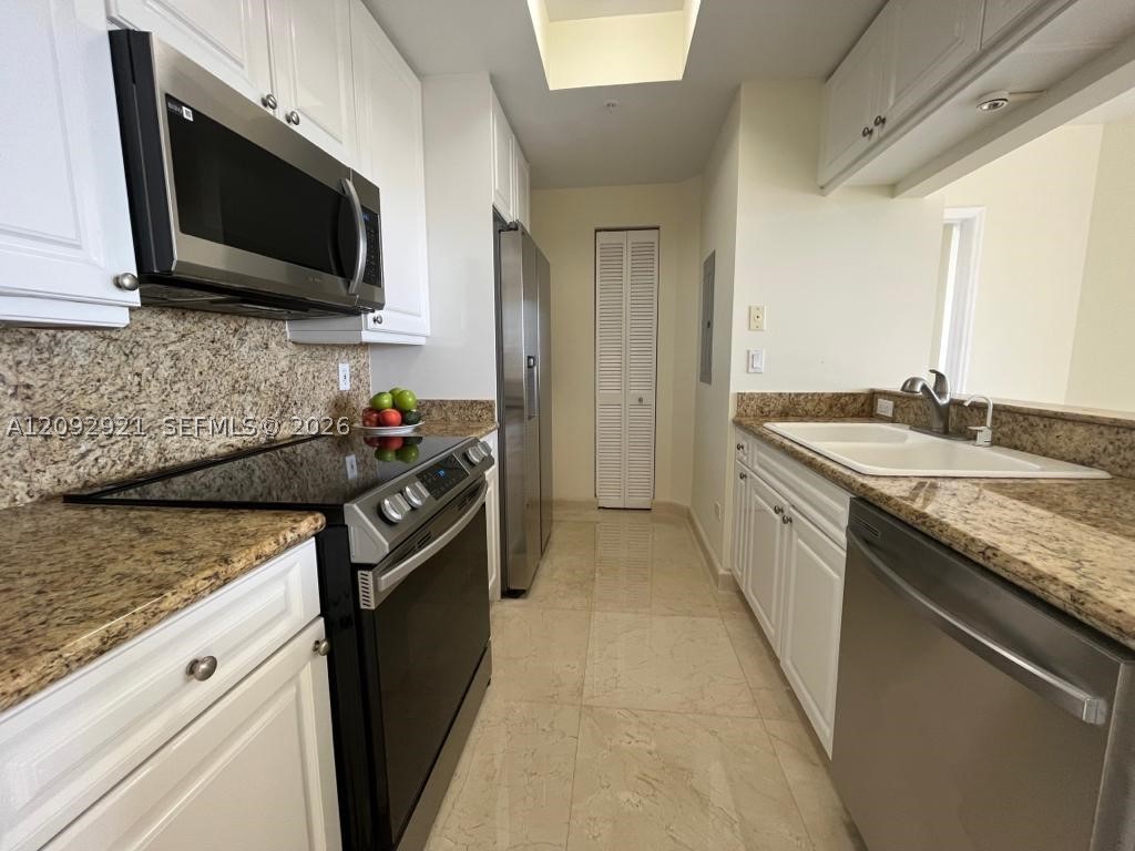 848 Brickell Key Dr #2303, Miami FL 33131