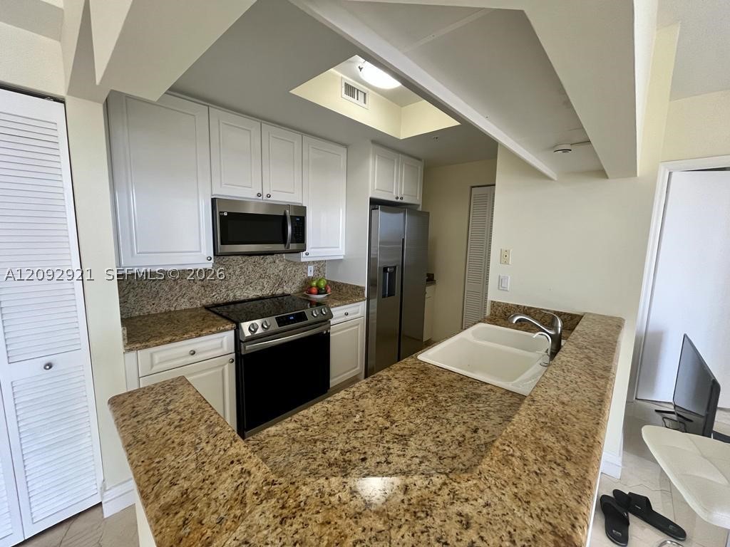 848 Brickell Key Dr #2303, Miami FL 33131
