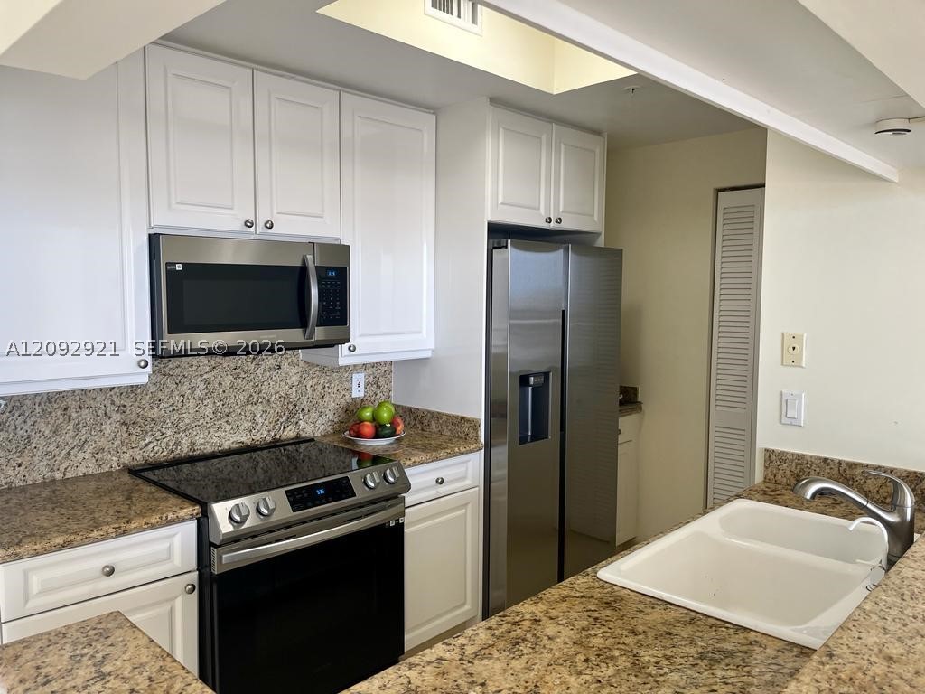 848 Brickell Key Dr #2303, Miami FL 33131
