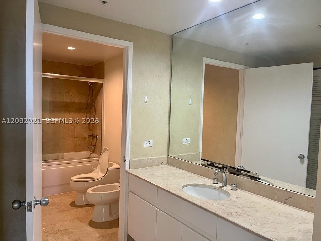 848 Brickell Key Dr #2303, Miami FL 33131