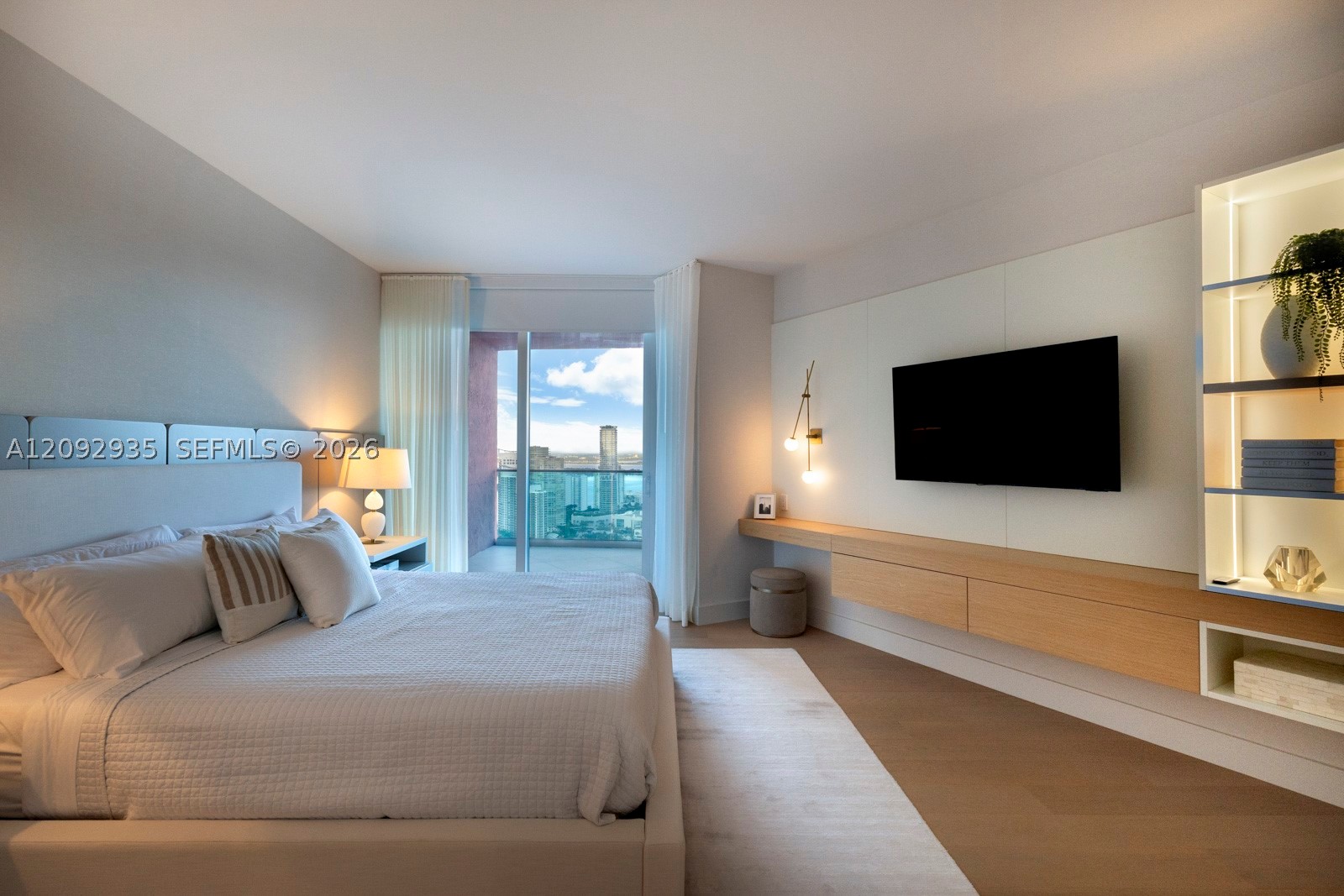 300 S Pointe Dr #4206, Miami Beach FL 33139