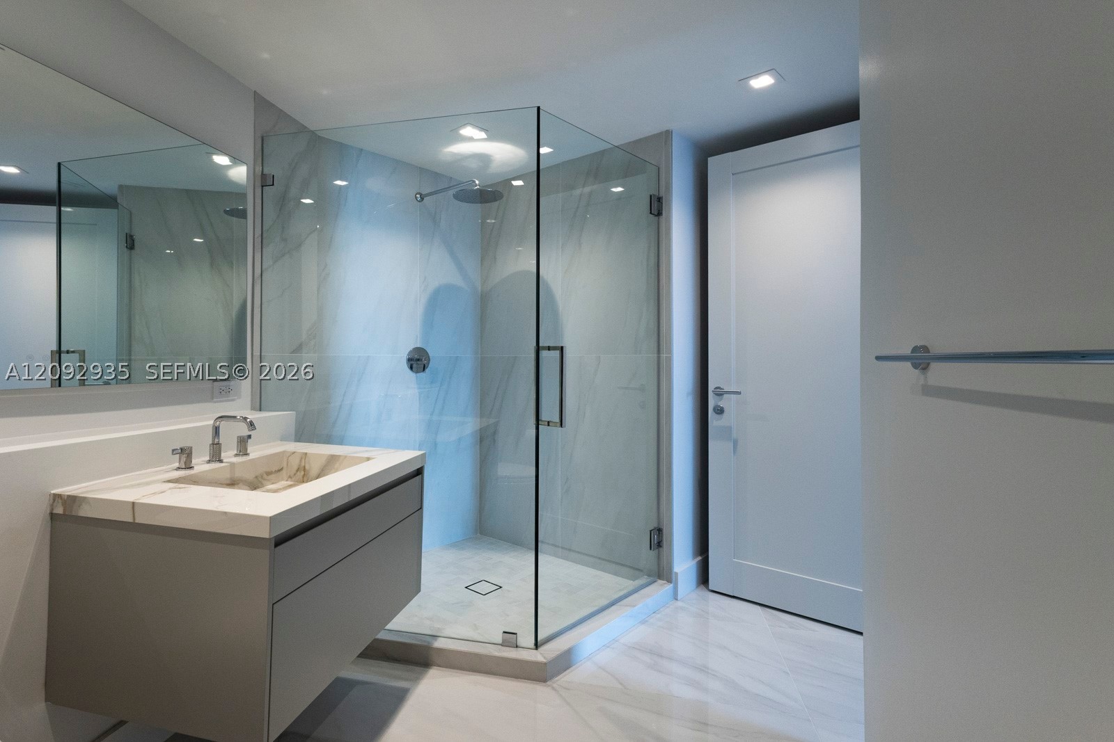 300 S Pointe Dr #4206, Miami Beach FL 33139