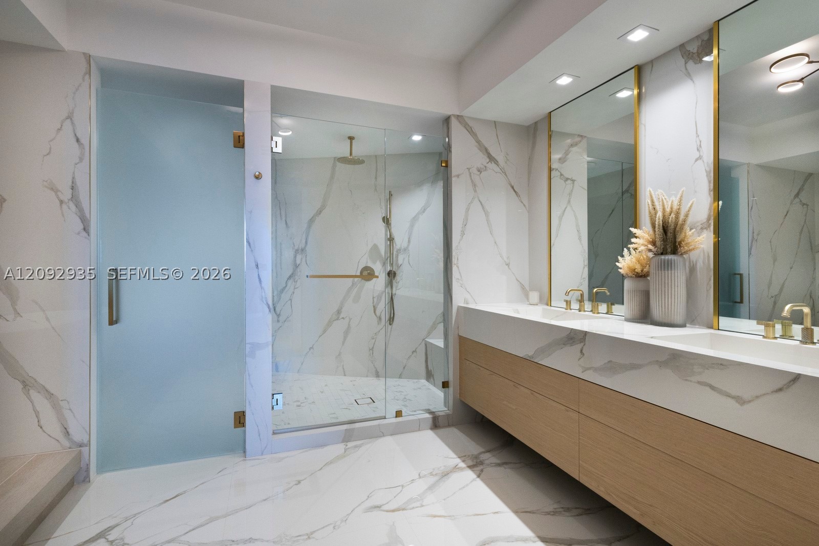 300 S Pointe Dr #4206, Miami Beach FL 33139