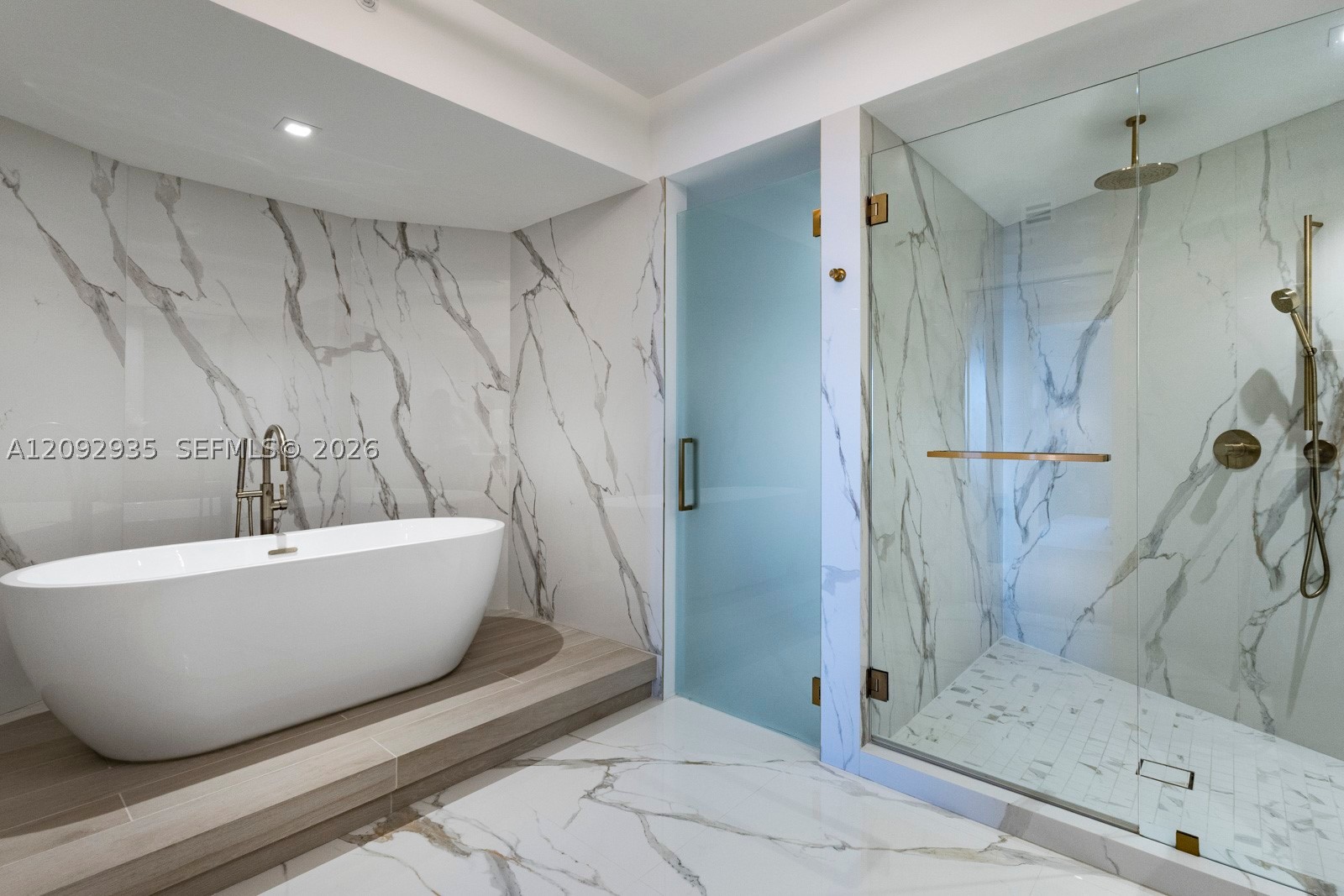 300 S Pointe Dr #4206, Miami Beach FL 33139