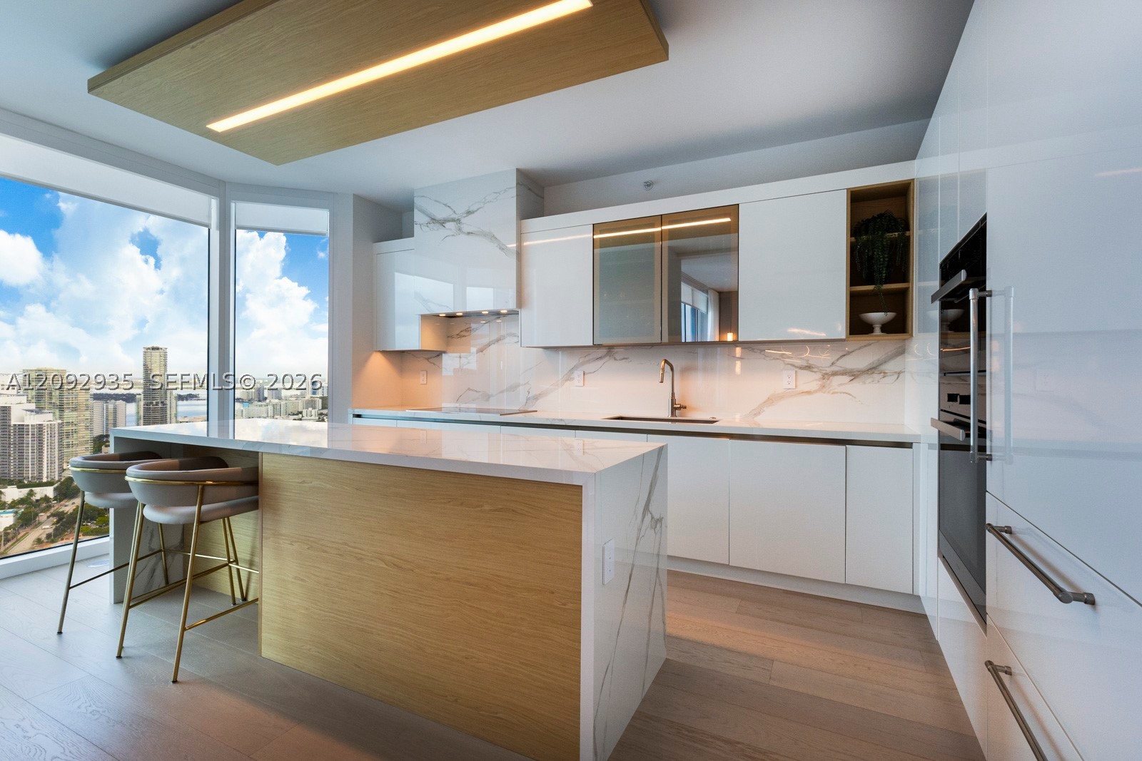 300 S Pointe Dr #4206, Miami Beach FL 33139