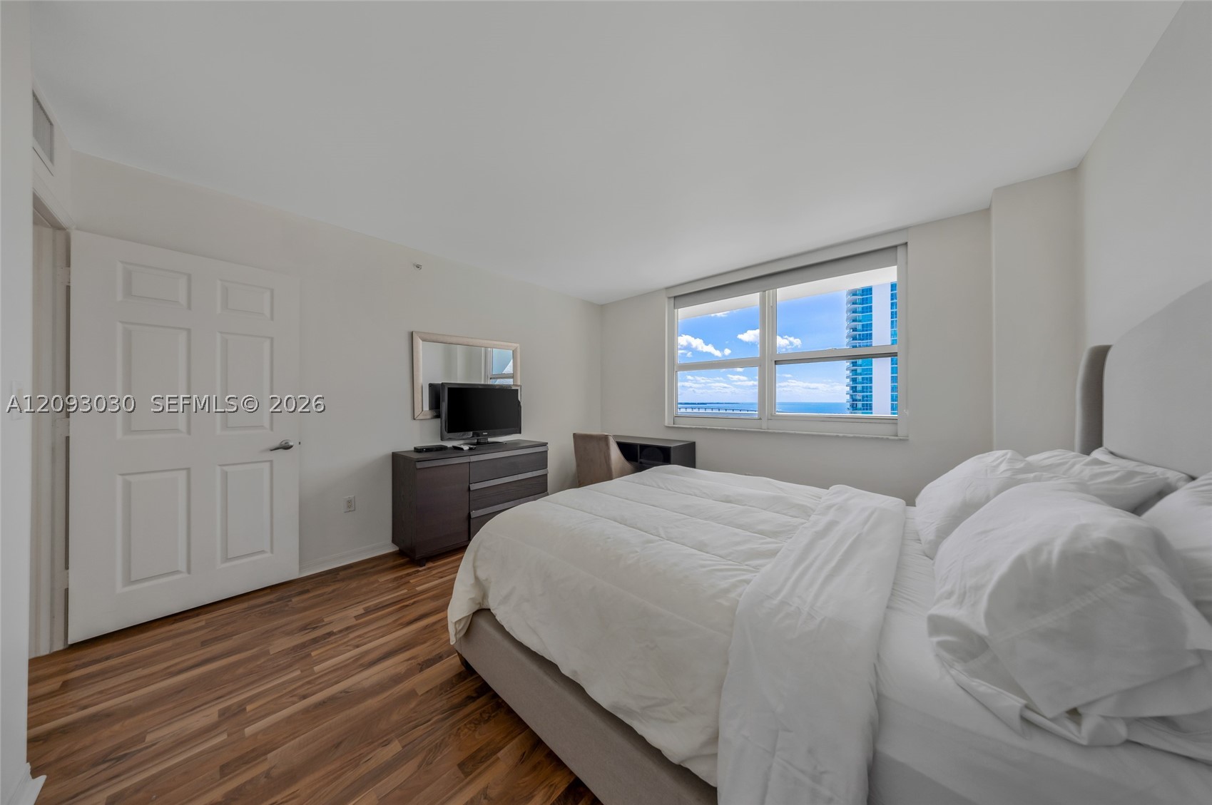 1155 Brickell Bay Dr #2207, Miami FL 33131