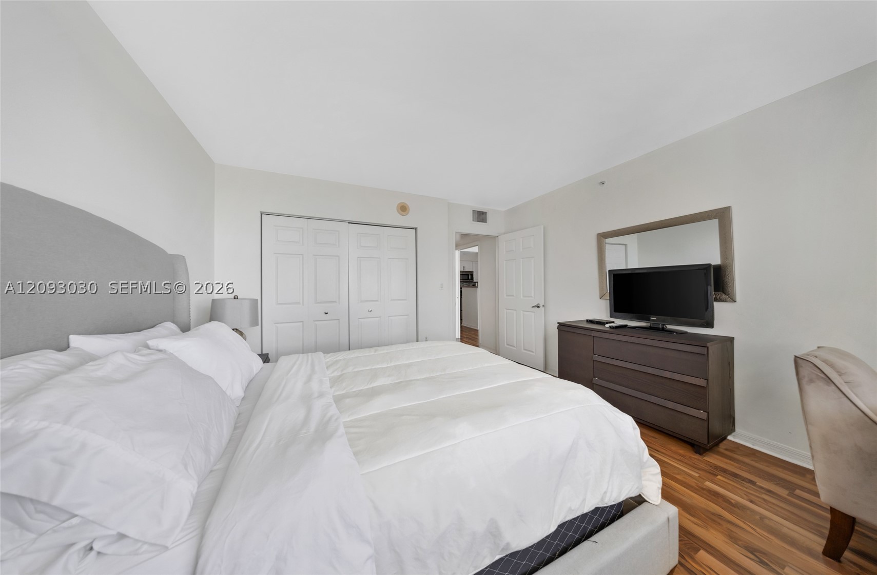 1155 Brickell Bay Dr #2207, Miami FL 33131