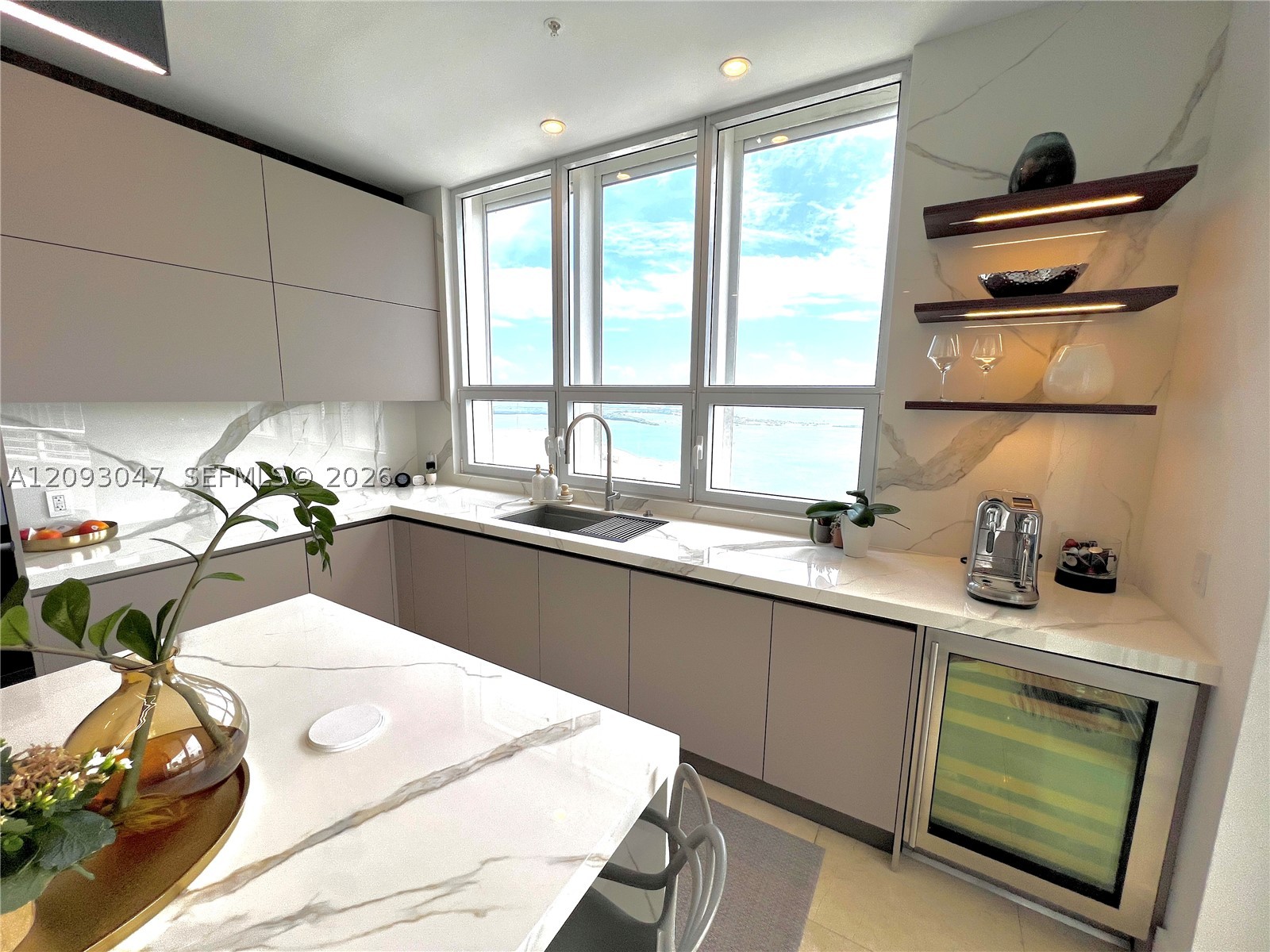848 Brickell Key Dr #4505, Miami FL 33131